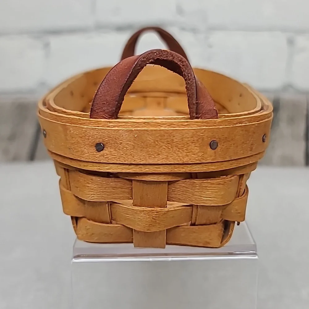 Longaberger Farmhouse Handmade Vintage '99 Classic Lavender Booking Basket 10138